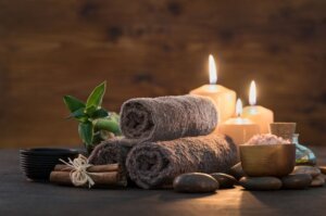 brown-towels-with-bamboo-candles-relax-spa-massage-1-min brown-towels-with-bamboo-candles-relax-spa-massage